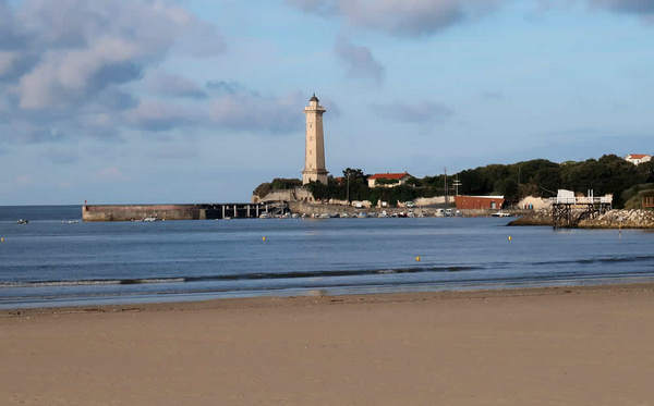 Crédit photo : © Isabel, Phare de Vallières, St Georges-de-Didonne, Charente-Maritime y